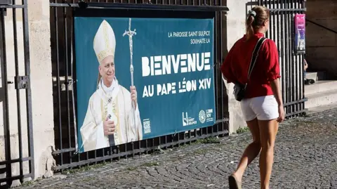 Hundreds of thousands expected in Paris for Pope's visit